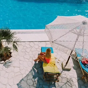 Milo , Himare Albania
